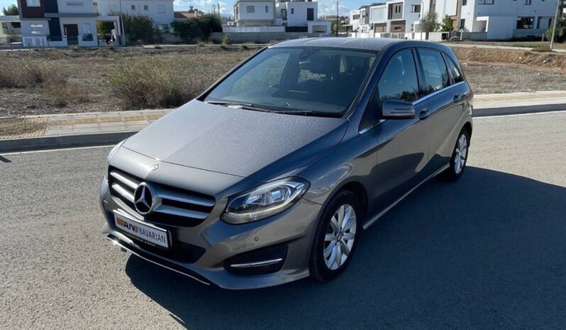 
								MERCEDES B180 full									