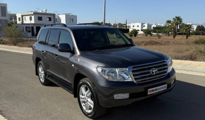 
								TOYOTA LAND CRUISER V8 full									