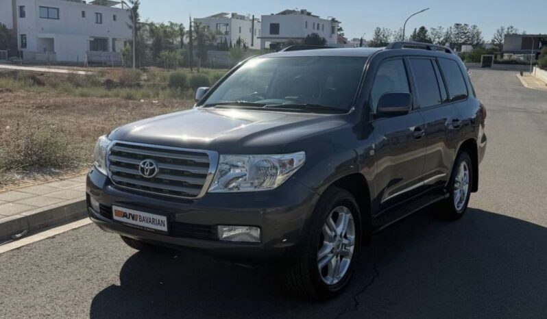 
								TOYOTA LAND CRUISER V8 full									