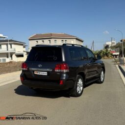 
										TOYOTA LAND CRUISER V8 full									