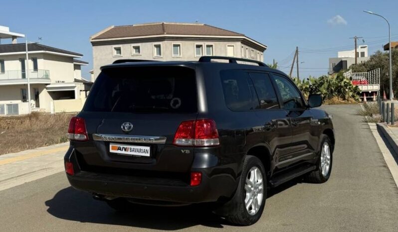 
								TOYOTA LAND CRUISER V8 full									