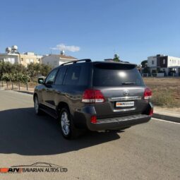 
										TOYOTA LAND CRUISER V8 full									