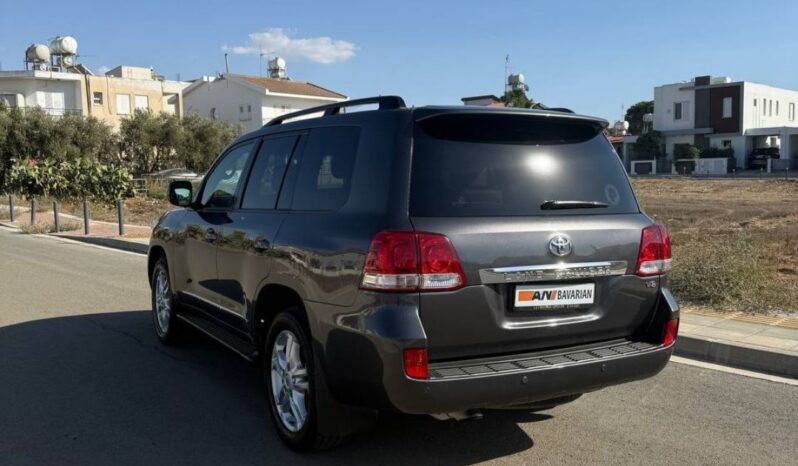 
								TOYOTA LAND CRUISER V8 full									