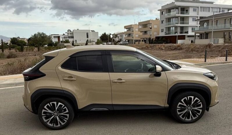 
								TOYOTA YARIS CROSS full									