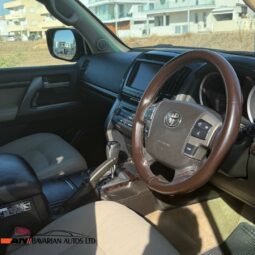 
										TOYOTA LAND CRUISER V8 full									