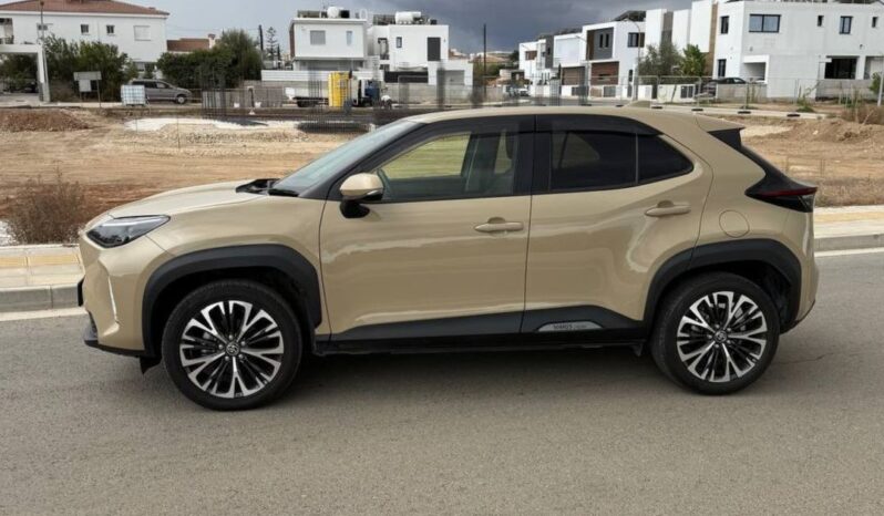 
								TOYOTA YARIS CROSS full									