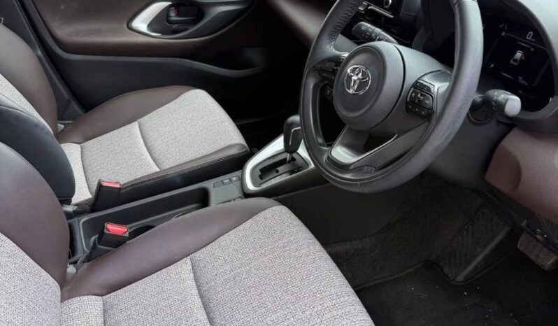 
								TOYOTA YARIS CROSS full									