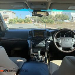 
										TOYOTA LAND CRUISER V8 full									