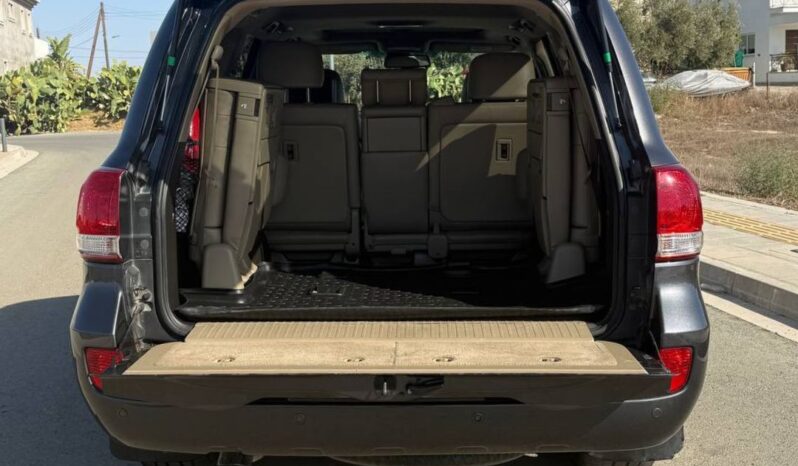 
								TOYOTA LAND CRUISER V8 full									