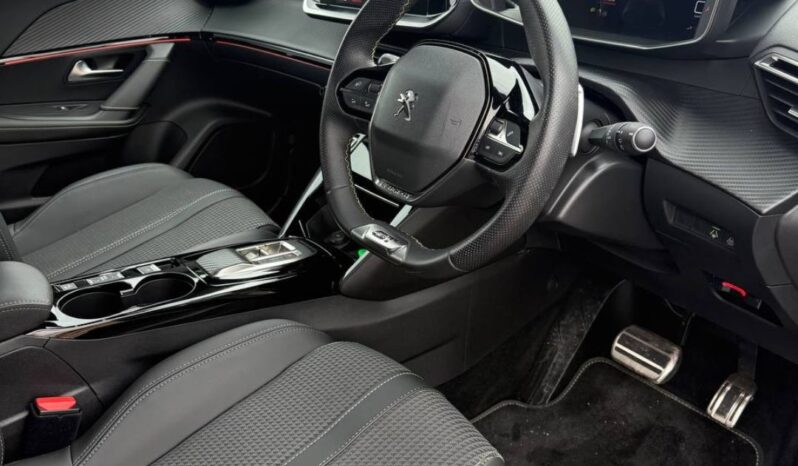 
								PEUGEOT 2008 GT LINE full									