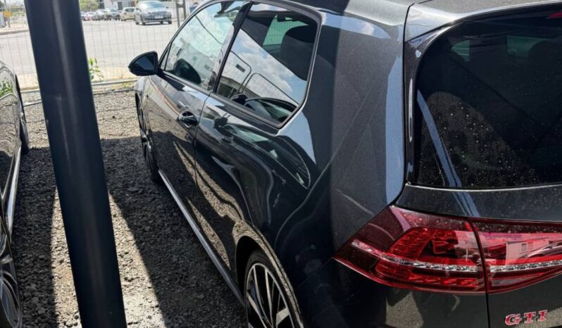 
								VOLKSWAGEN GOLF GTI full									