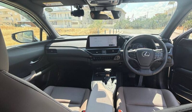 
								LEXUS UX full									