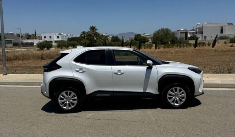 
								TOYOTA CROSS full									