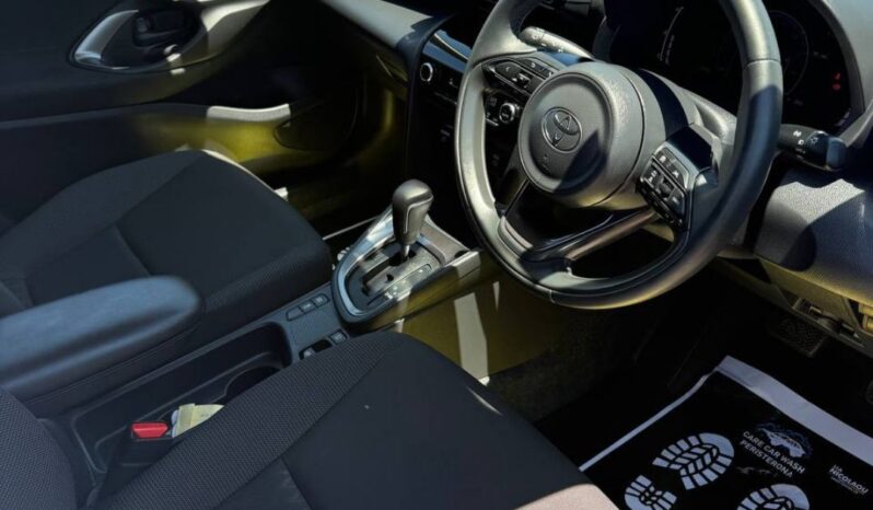 
								TOYOTA CROSS full									