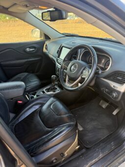 
										JEEP CHEROKEE full									