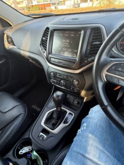 
										JEEP CHEROKEE full									
