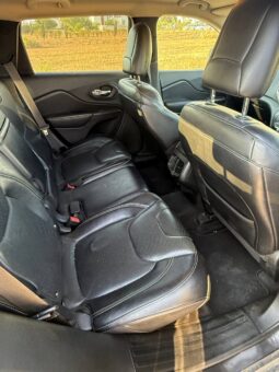 
										JEEP CHEROKEE full									
