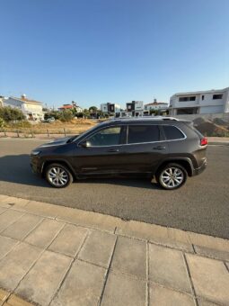 
										JEEP CHEROKEE full									
